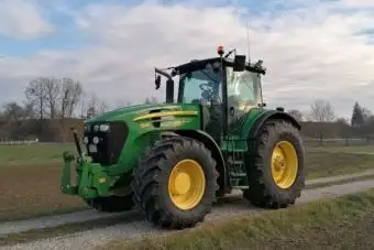 Ciągnik rolniczy John Deere 7930